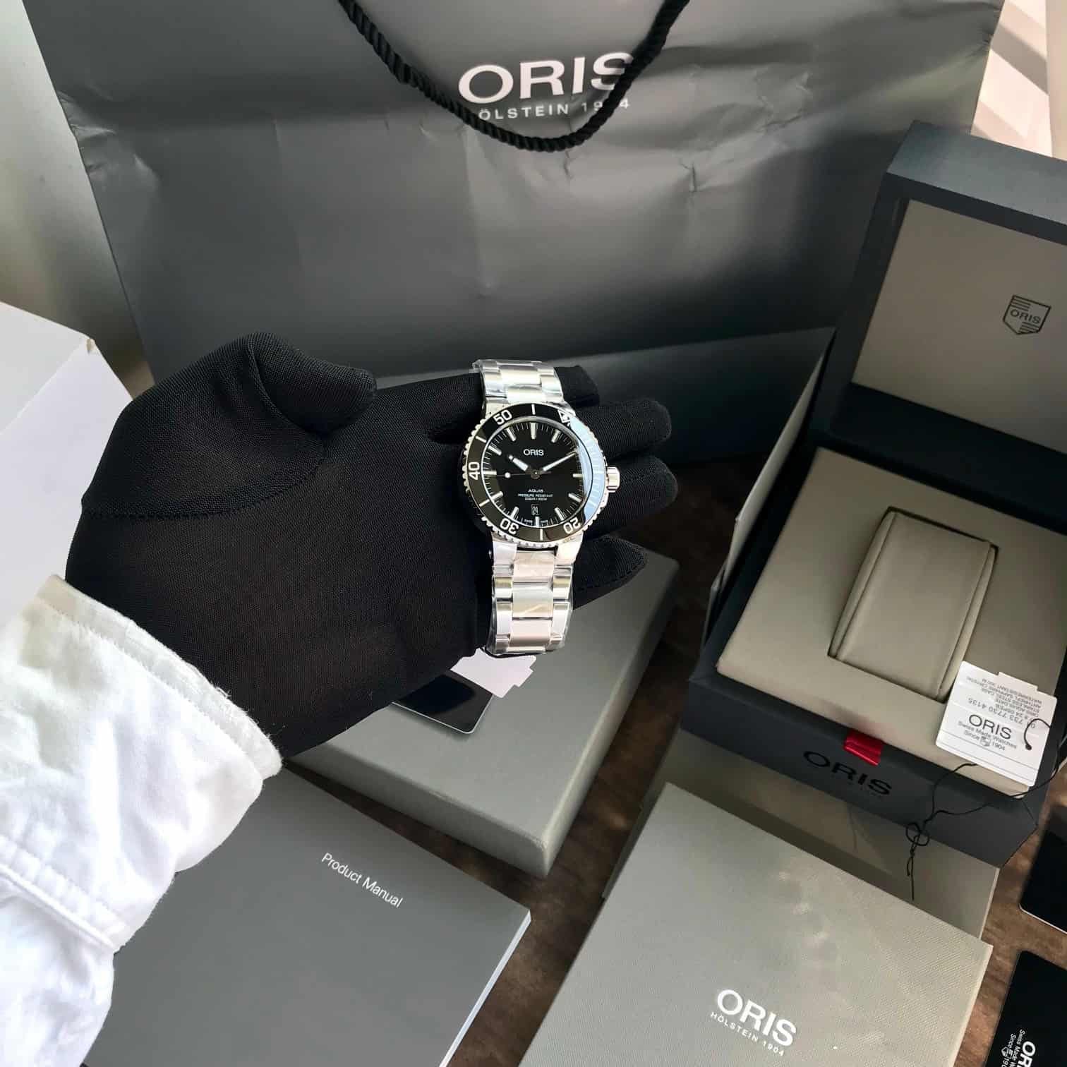 Oris Aquis Date Authentic Automatic Silver Black Dial Men's Watch - Image 2
