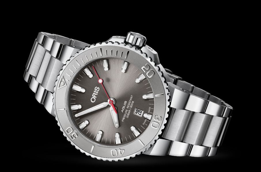 Oris Aquis Date Authentic Silver Grey Dial Automatic Mens Watch - Image 2