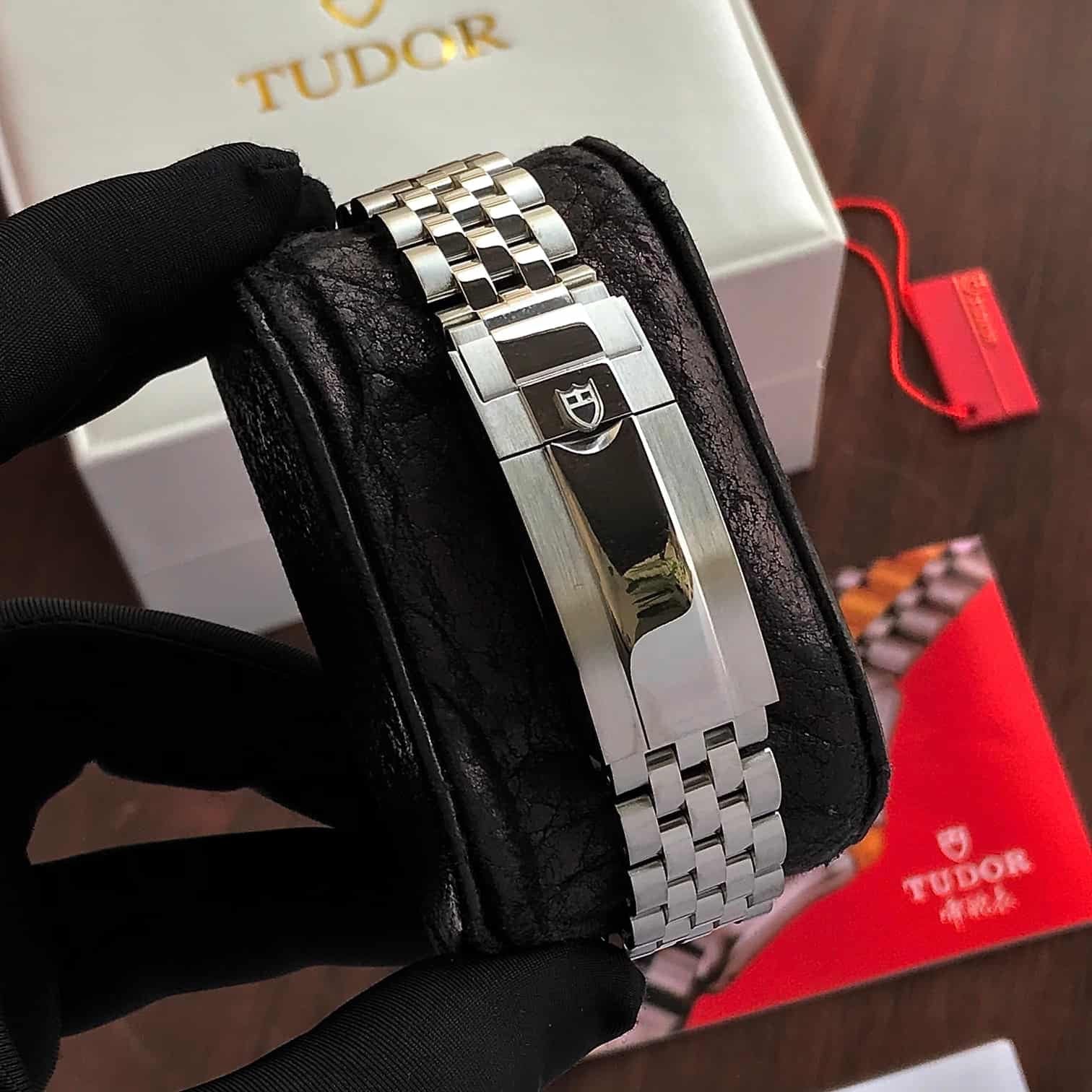 Tudor Black Bay Stainless Steel Pink Dial Jubil Chain Japanese Automatic Men's Watch - Image 4