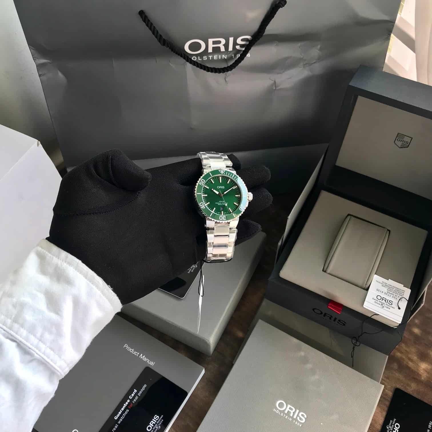 Oris Aquis Date Authentic Silver Green Dial Automatic Mens Watch - Image 5
