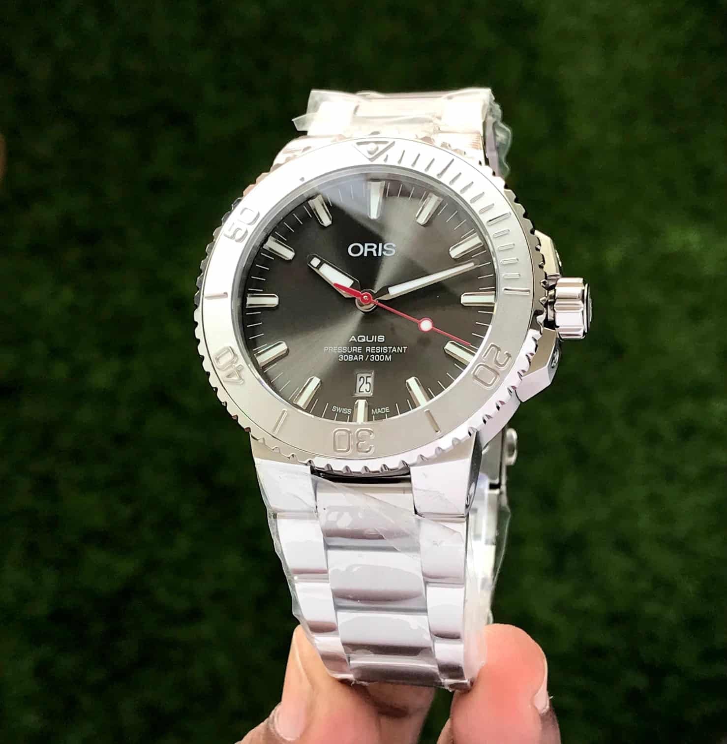 Oris Aquis Date Authentic Silver Grey Dial Automatic Mens Watch - Image 6
