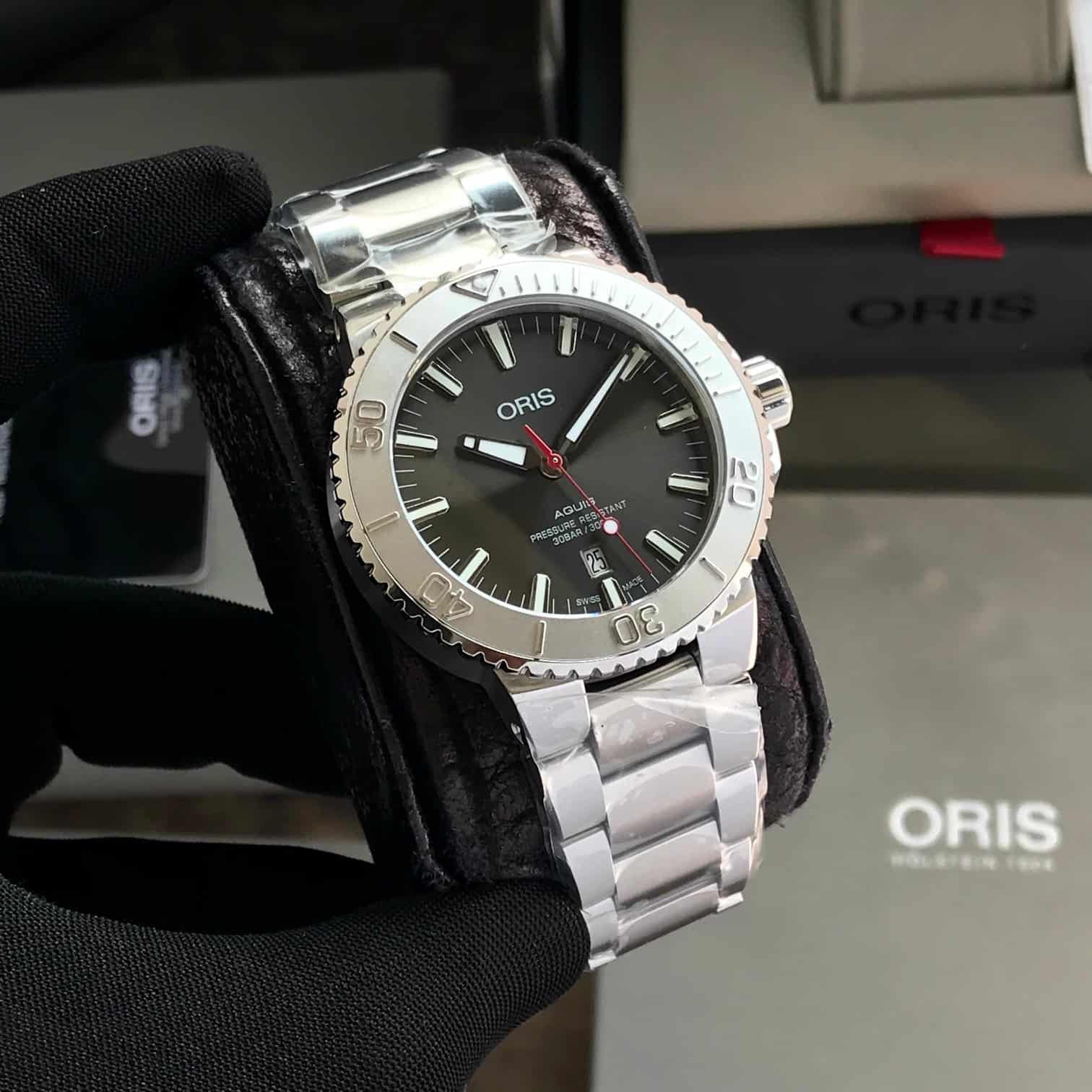 Oris Aquis Date Authentic Silver Grey Dial Automatic Mens Watch - Image 3