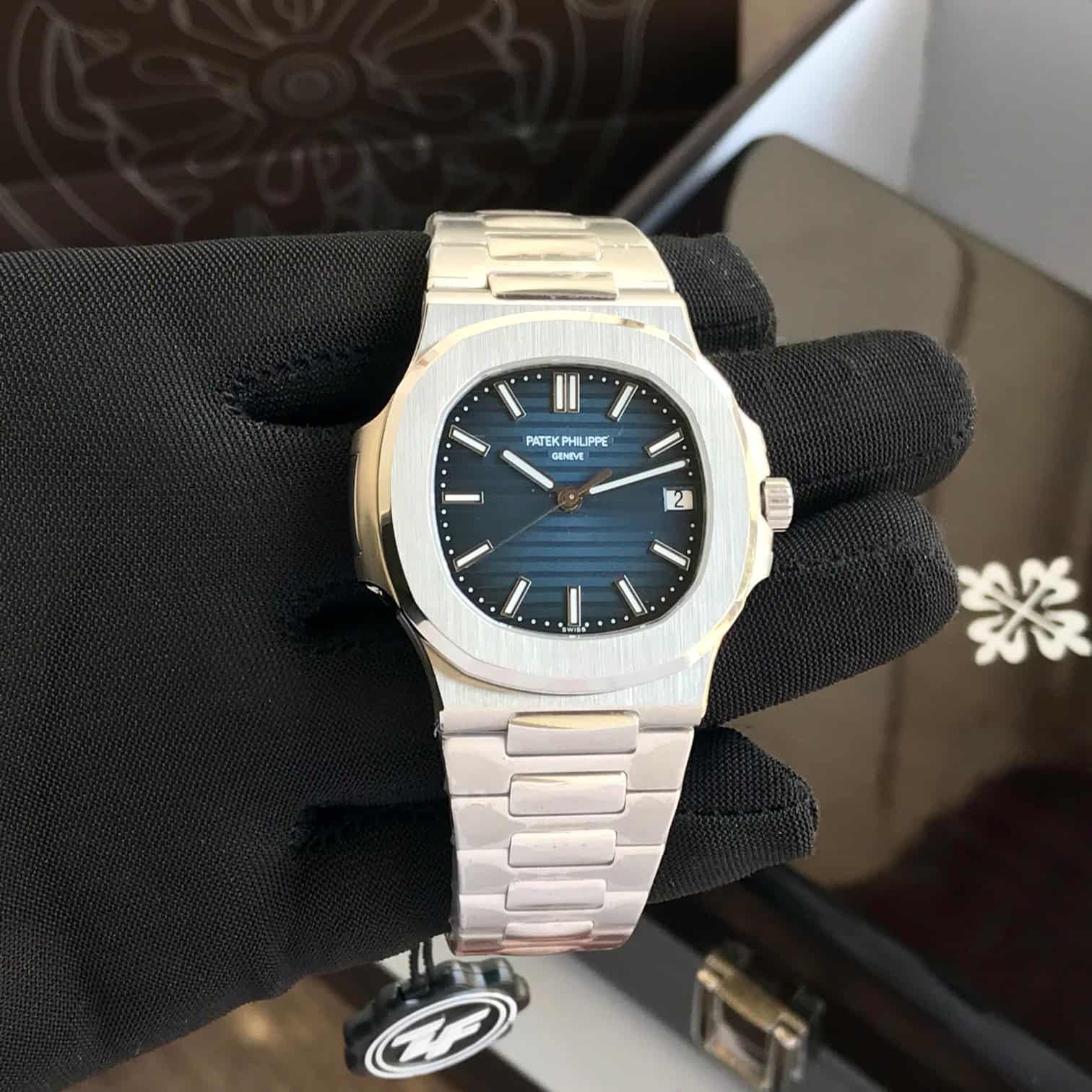 Patek Philippe Nautilus 5711/1R Stainless Steel Japan Automatic Mens Watch - Image 2