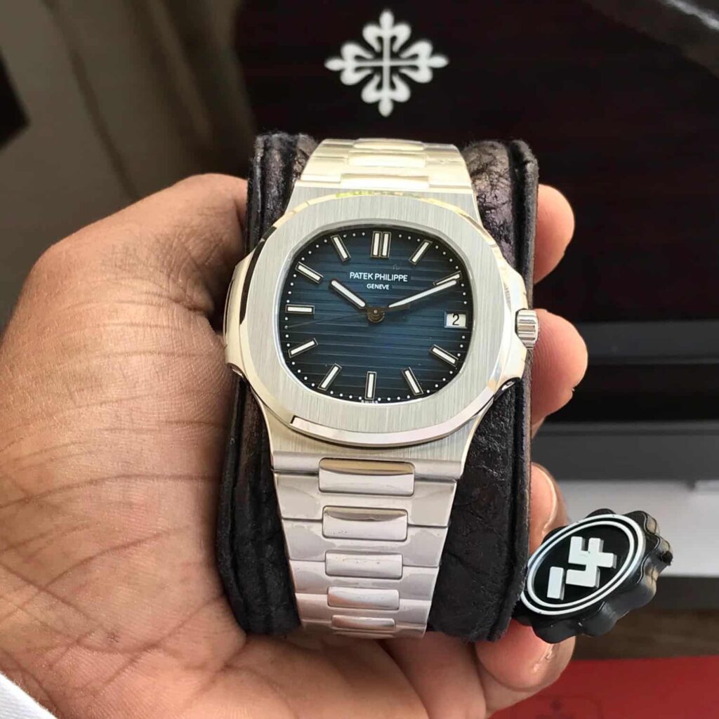 Patek Philippe Nautilus 5711/1R Stainless Steel Japan Automatic Mens Watch - Image 3