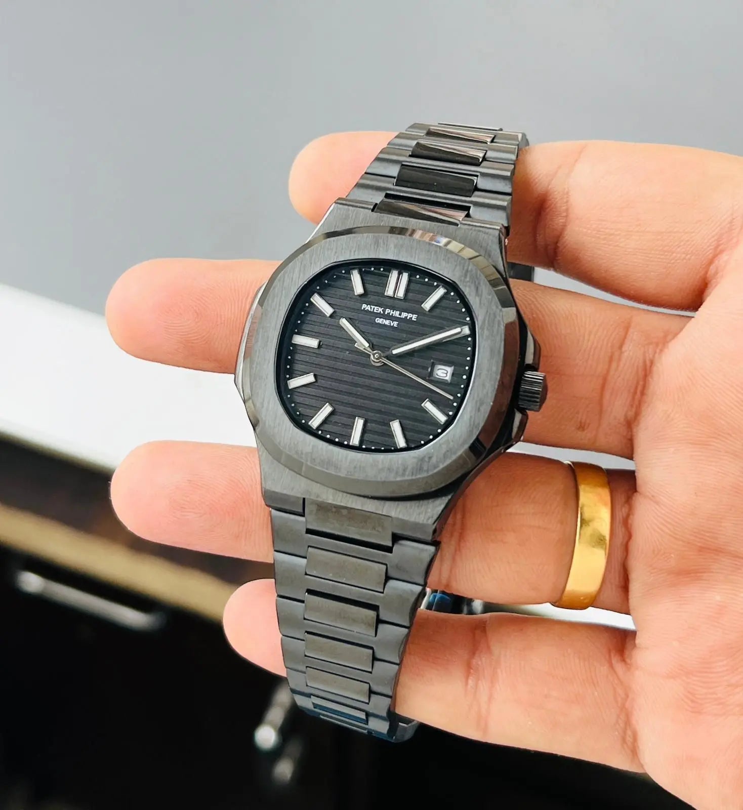 Patek Philippe Nautilus Quartz Men's Watch - Image 5