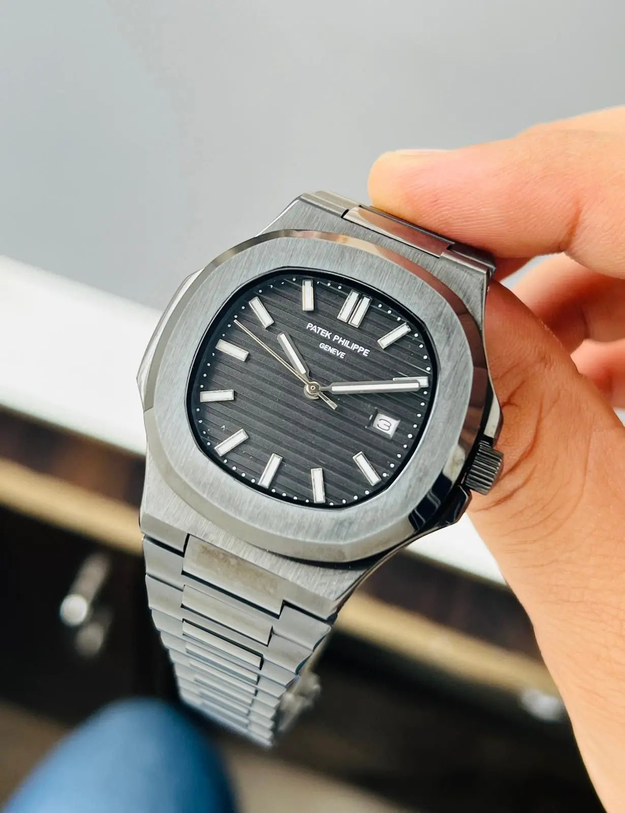 Patek Philippe Nautilus Quartz Men's Watch - Image 3