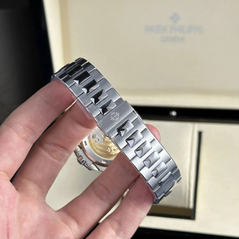 Patek Philippe Nautilus 5711/1A White Dial - Image 4