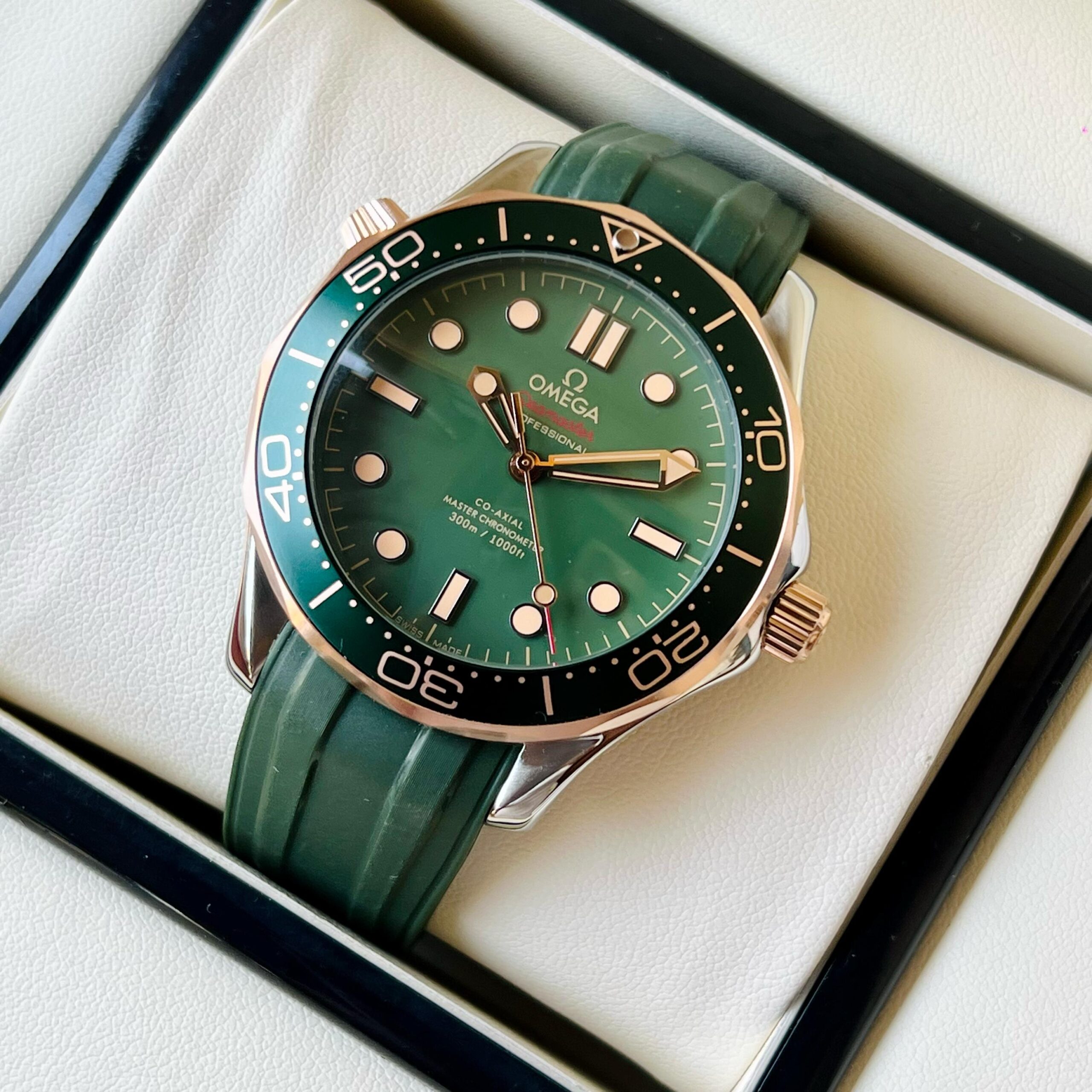 Omega Seamster Golden and Green Luxury look Japanese Automatic Mens Watch - Image 6