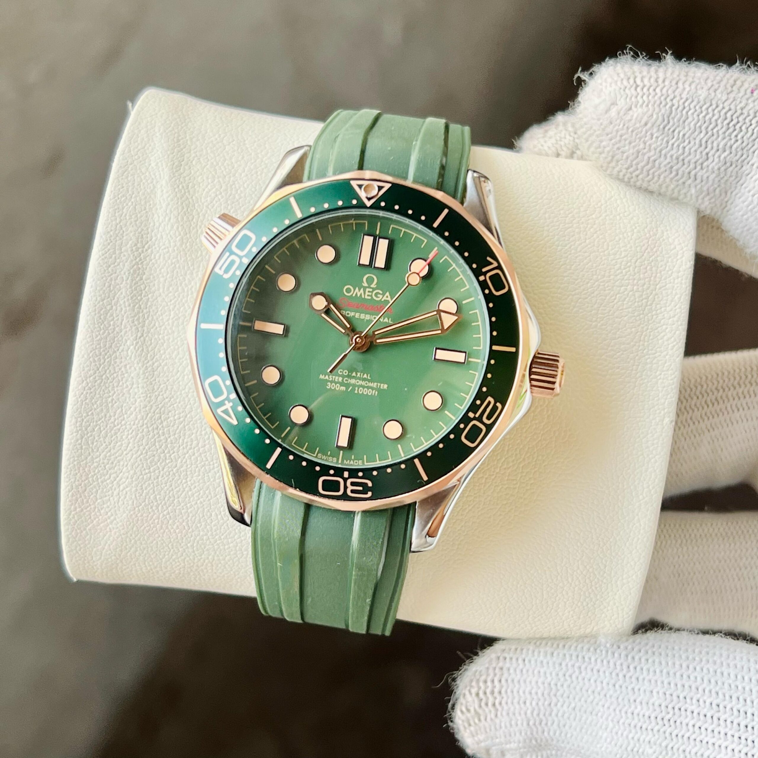 Omega Seamster Golden and Green Luxury look Japanese Automatic Mens Watch - Image 4