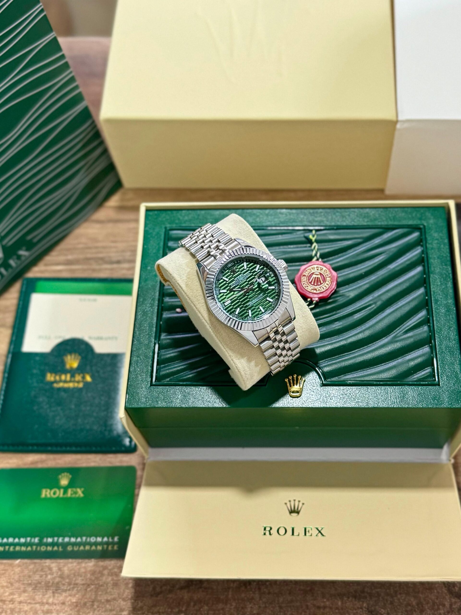 Rolex Green DateJust Automatic 41mm (Original Size) - Image 2