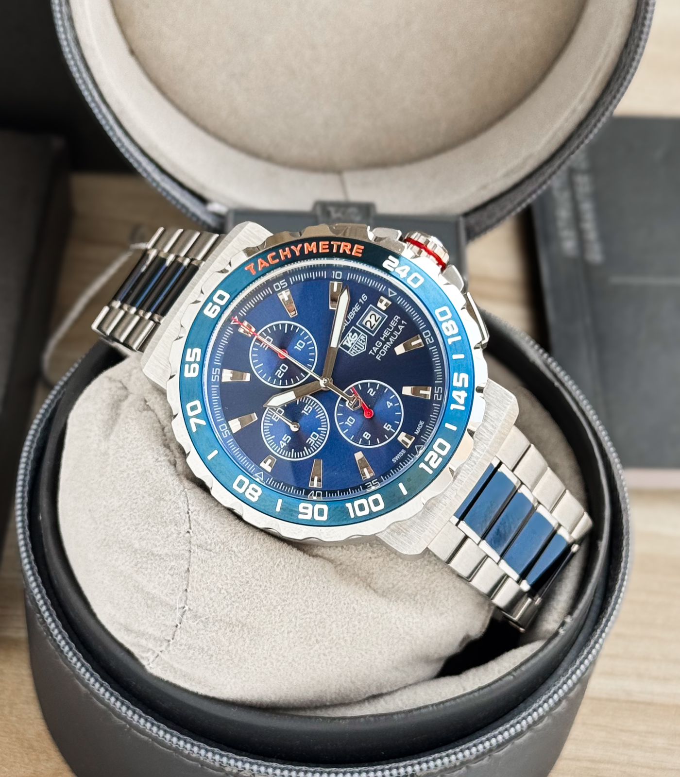 TAG Heuer's Gulf-branded watches continues, with the Gulf Special Edition Formula 1.🏎 - Image 3