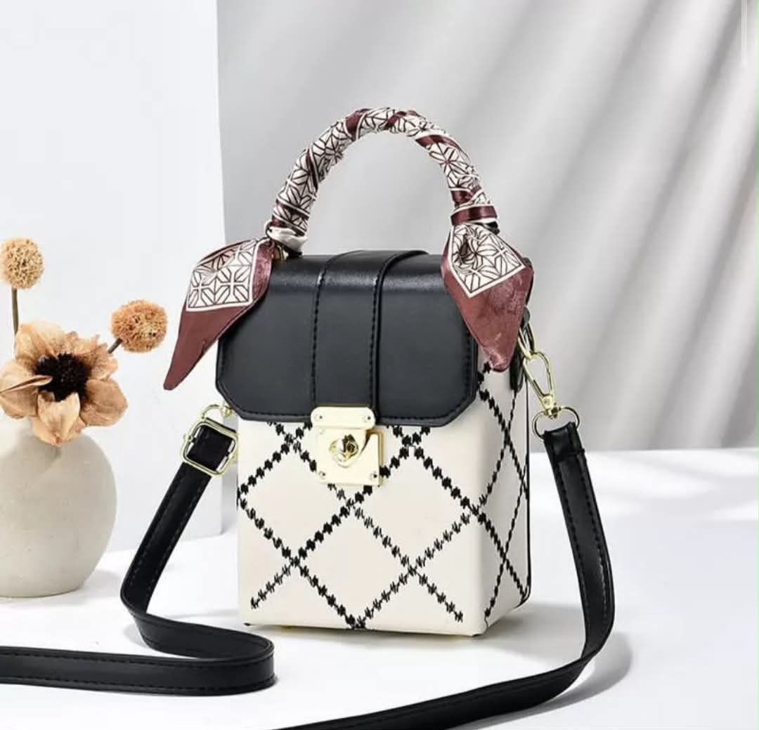 box-style Baini Daishu sling bag - Image 5