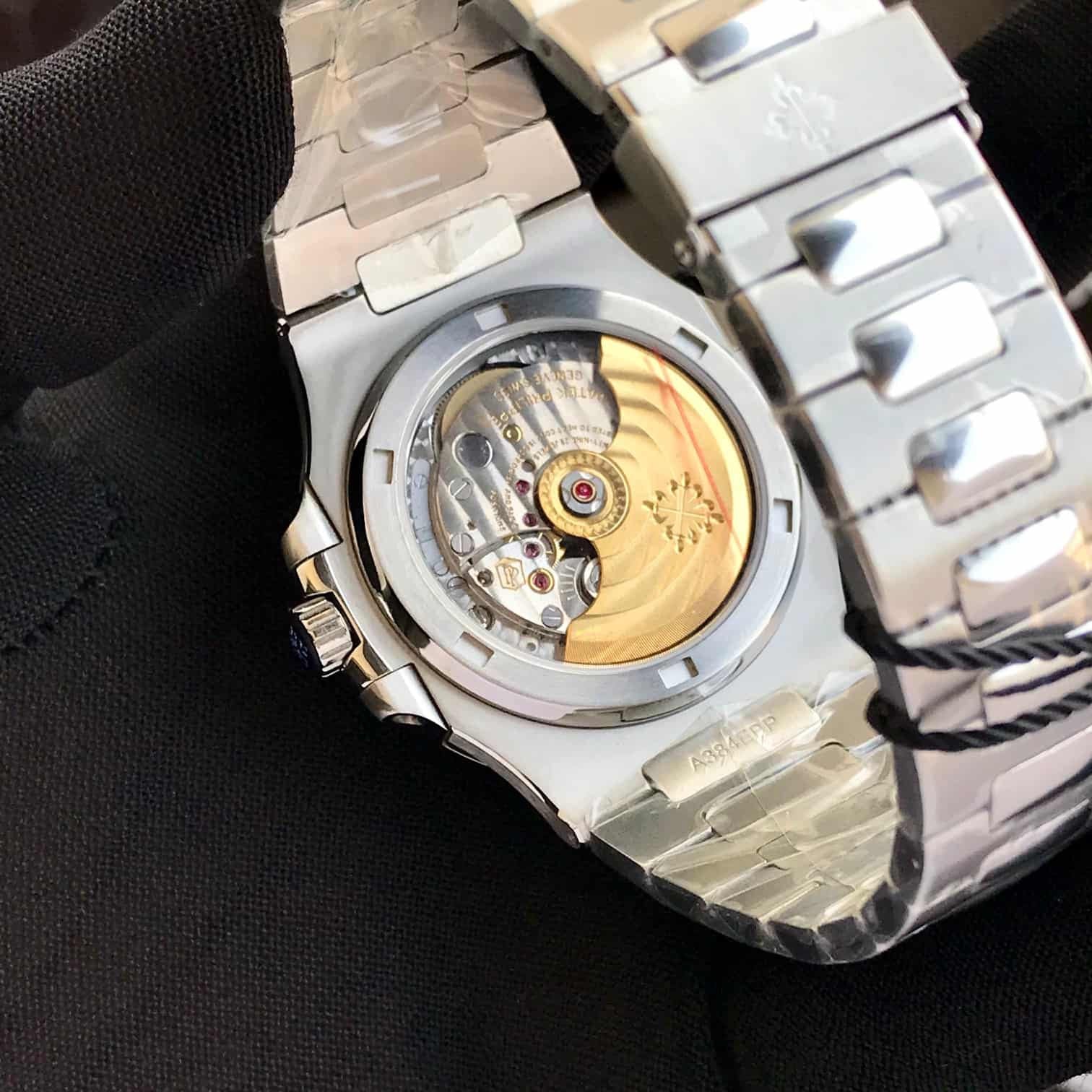 Patek Philippe Nautilus 5711/1R Stainless Steel Japan Automatic Mens Watch - Image 4