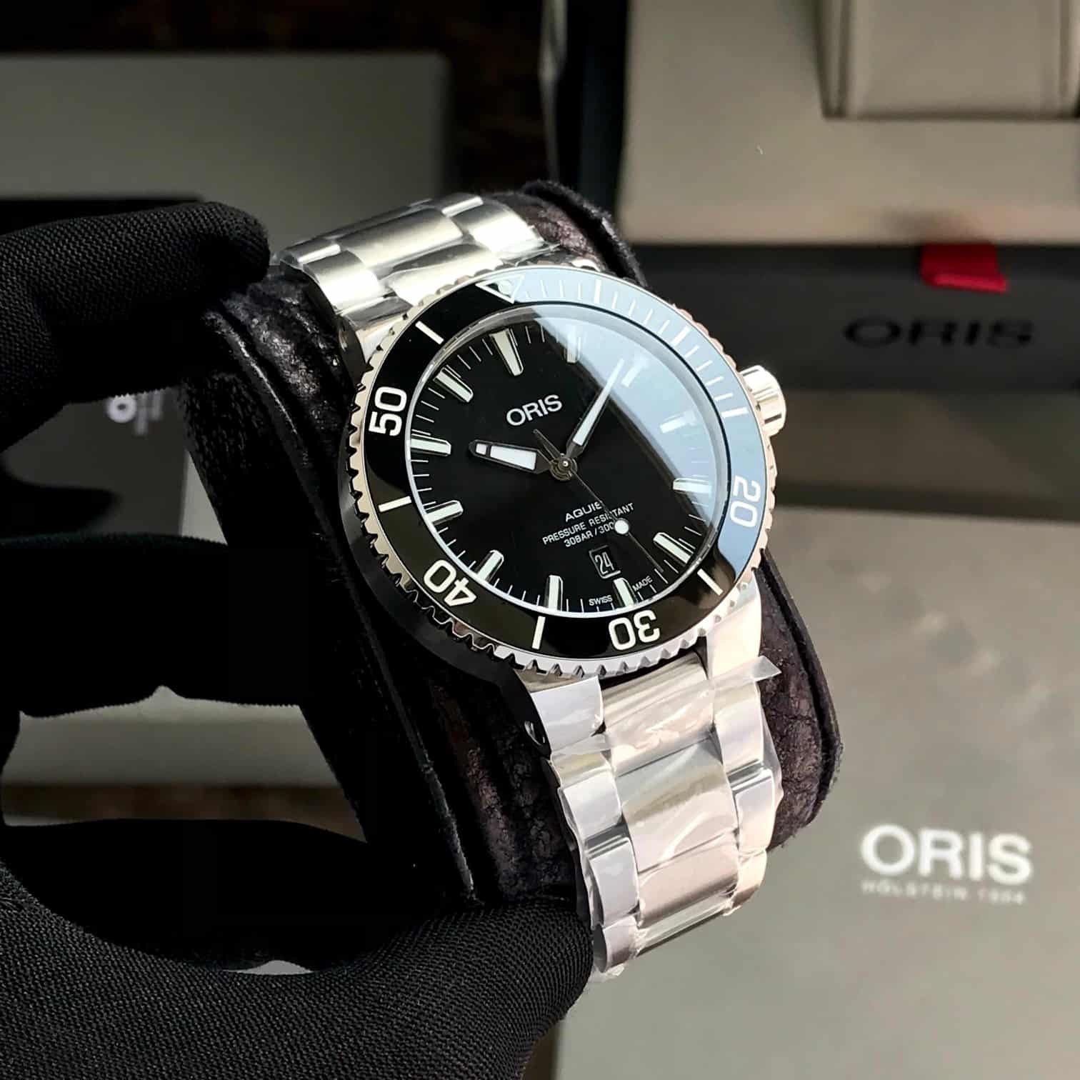 Oris Aquis Date Authentic Automatic Silver Black Dial Men's Watch - Image 9